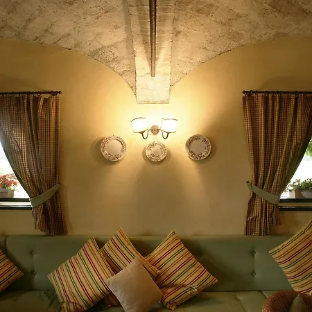 Le Colombaie ベッド・アンド・ブレックファスト ブッセート