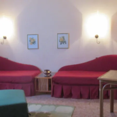 Le Colombaie 3* ブッセート